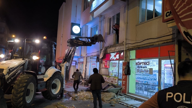 Çöken CHP balkonundan düşen ilçe başkan yardımcısı öldü