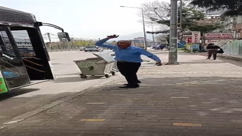 Şoför yolculara hakaret edip otobüsü terk etti