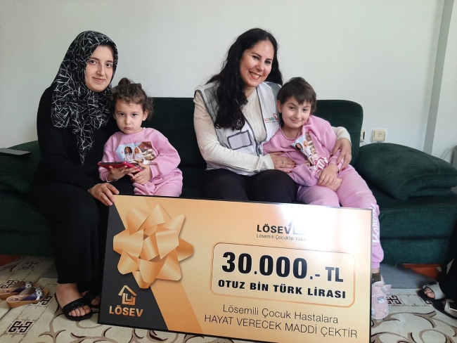 LÖSEV'den karşılıksız ihtiyaç çekleri kanser hastalarına merhem oluyor