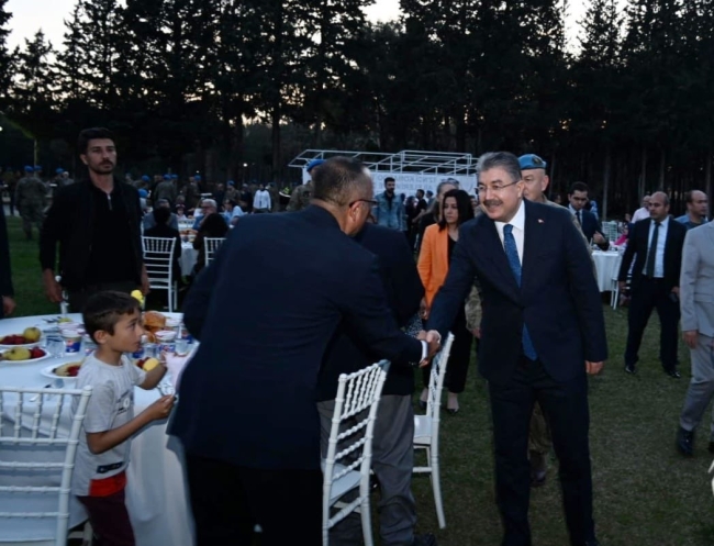 12'nci Komando Tugay Komutanlığı, şehit aileleri ve gaziler onuruna iftar verdi
