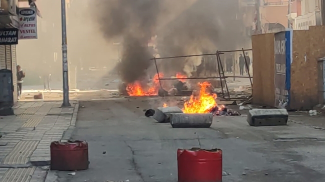 Van'da tepkiler dinmiyor! Ortalık savaş alanına döndü