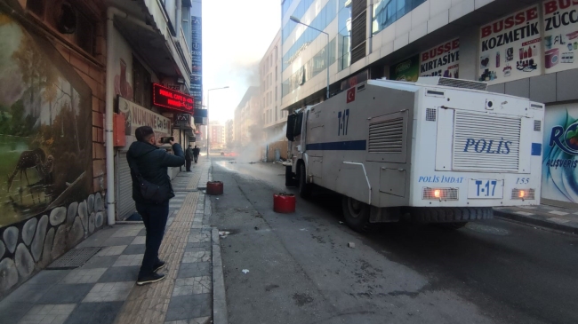 Van'da tepkiler dinmiyor! Ortalık savaş alanına döndü