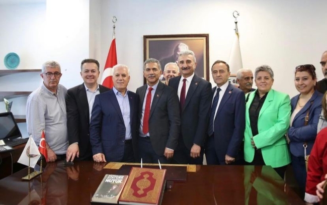 Gemlik Belediyesi'nde devir teslim töreni yapıldı