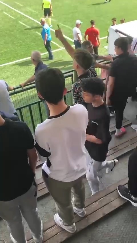 Futbol maçında tehlikeli gerginlik