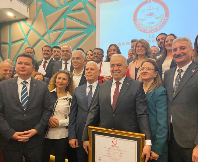 Şadi Özdemir mazbatasını aldı