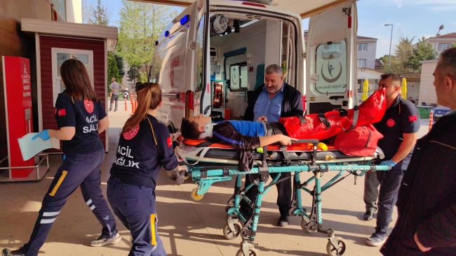 Bursa'da motosiklet kazası! 2'si çocuk 3 kişi yaralandı