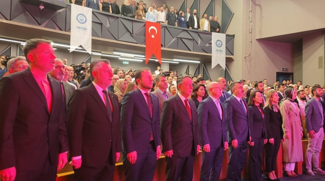 Yıldırım Belediye Başkanı Oktay Yılmaz mazbatasını aldı