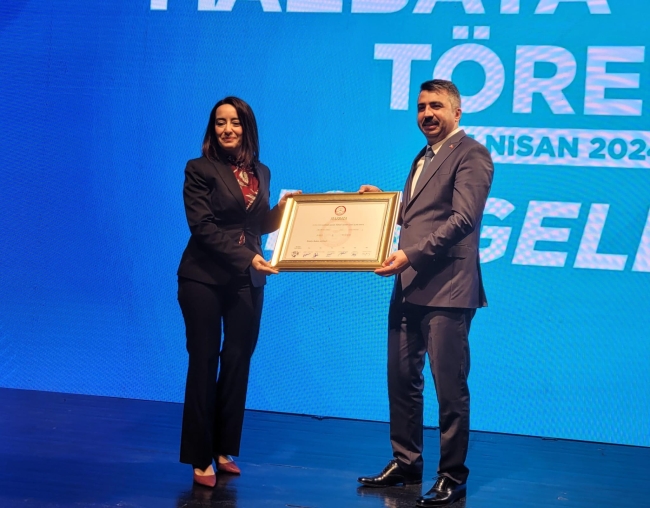Yıldırım Belediye Başkanı Oktay Yılmaz mazbatasını aldı