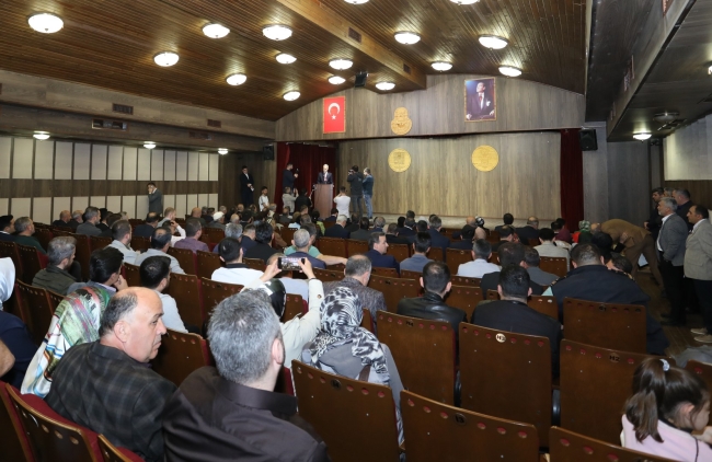 İnegöl Belediye Başkanı Alper Taban mazbatasını aldı