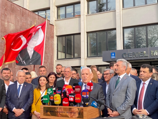 Bursa Büyükşehir Belediye Başkanı Mustafa Bozbey mazbatasını aldı