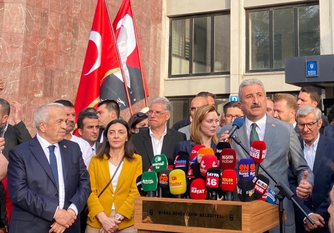 Bursa Büyükşehir Belediye Başkanı Mustafa Bozbey mazbatasını aldı