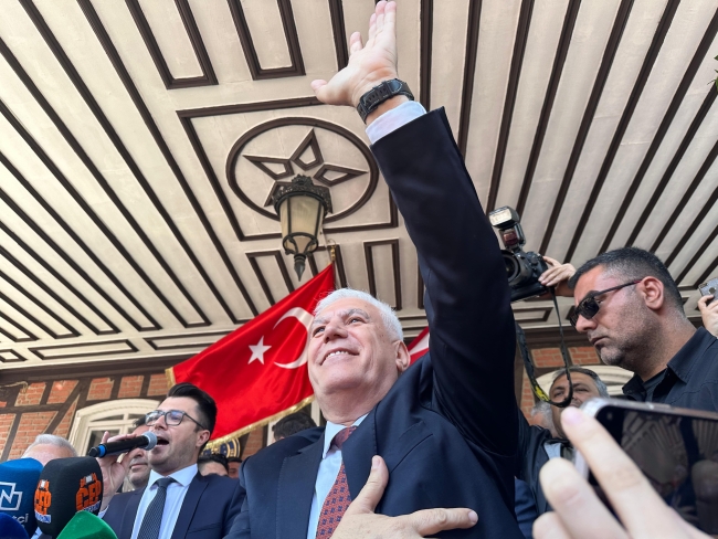 Bursa Büyükşehir'de devir teslim töreni