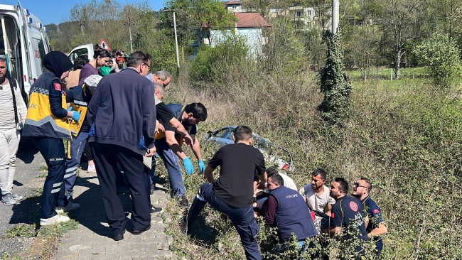 Feci kaza! Otomobil şarampole uçtu
