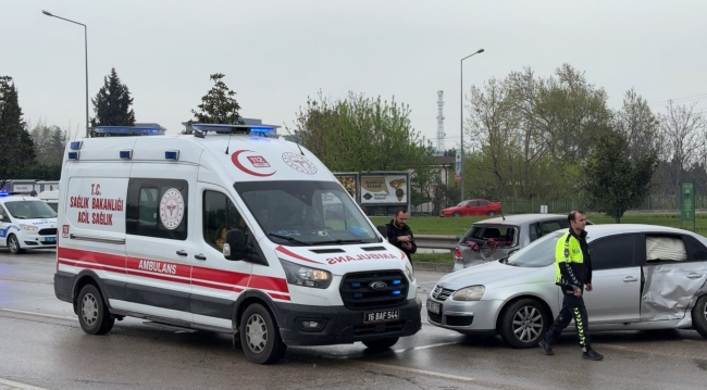 Yakıt deposu delinen TIR 10 kazaya neden oldu