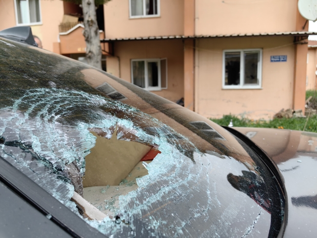Kavgada yaralanan aile taşlarla saldırdı