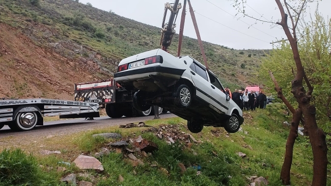 Kontrolden çıkan otomobil gölete düştü