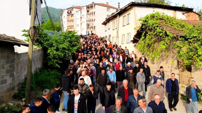 İnegöl'de 1 kilometrelik bayramlaşma