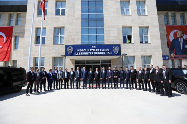 İnegöl’de bayram birlik beraberlik mesajlarıyla başladı