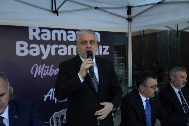 İnegöl'de bayram birlik beraberlik mesajlarıyla başladı