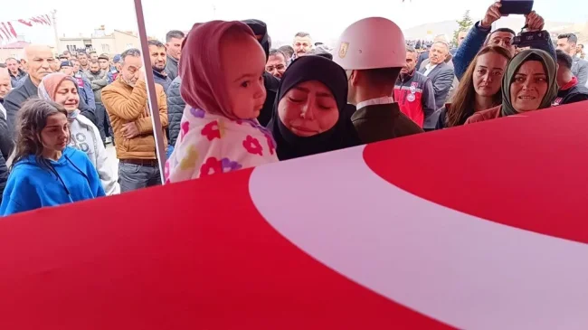 Pençe-Kilit şehidine gözyaşlarıyla veda