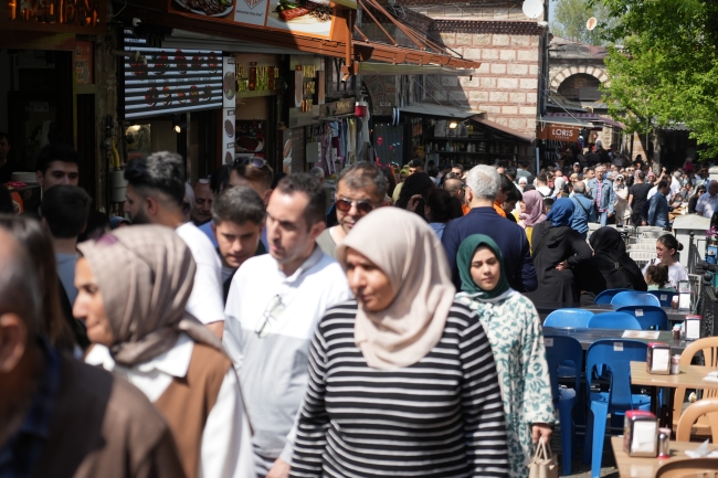 Bayramın 2. günü Bursa'da adım atacak yer kalmadı