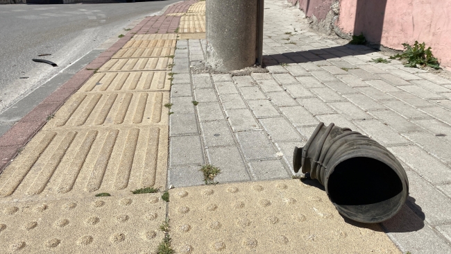 Otobüsün su borusu bomba gibi patladı