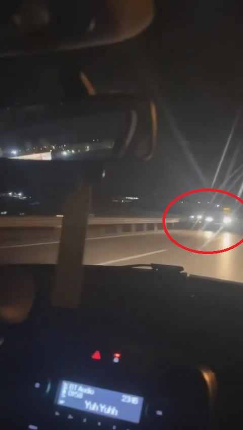 Boş yolda sürat yapınca faciadan son anda döndüler!