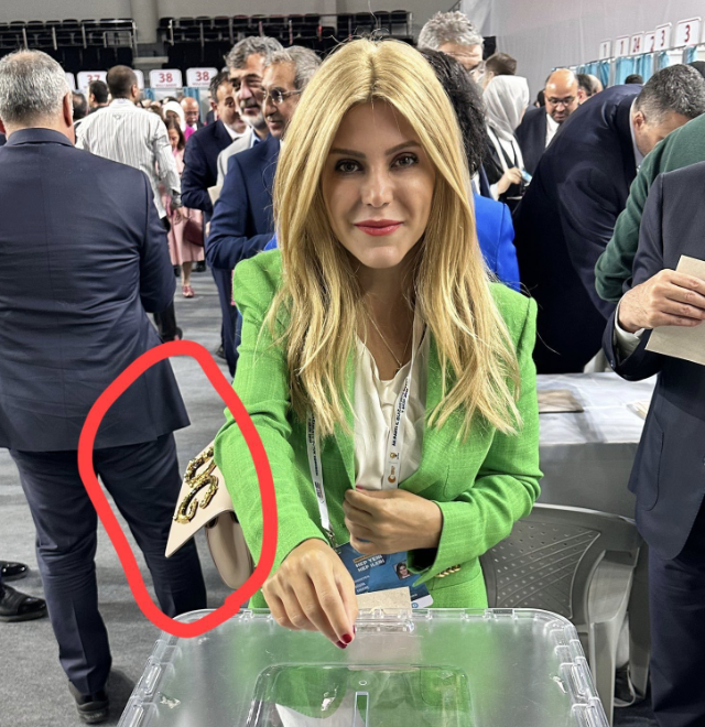 Büşra Ergenç'den 'Kırmızı ceket' yorumu! Neden gündem oldu?