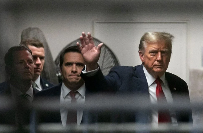 Trump'ın "sus payı" davasında ilk gün sona erdi