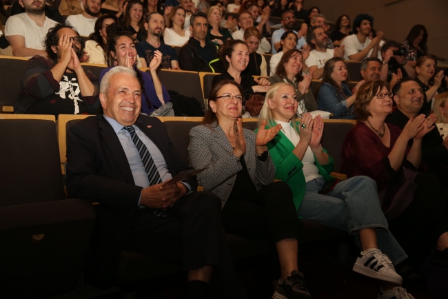 Nilüfer Kent Tiyatrosu yeni oyunla izleyici karşısında