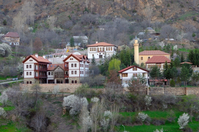 Tarihi mahalleyi gören hayran kalıyor!
