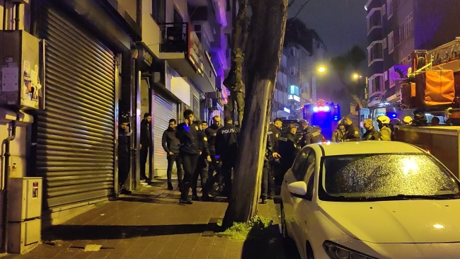Fatih'te hareketli anlar! Bir aileyi rehin aldı