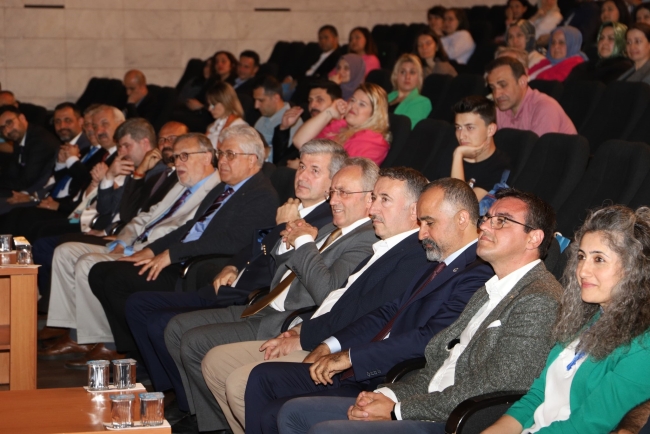 'Türkiye yüzyılda öğretmen olmak' konulu panel düzenlendi