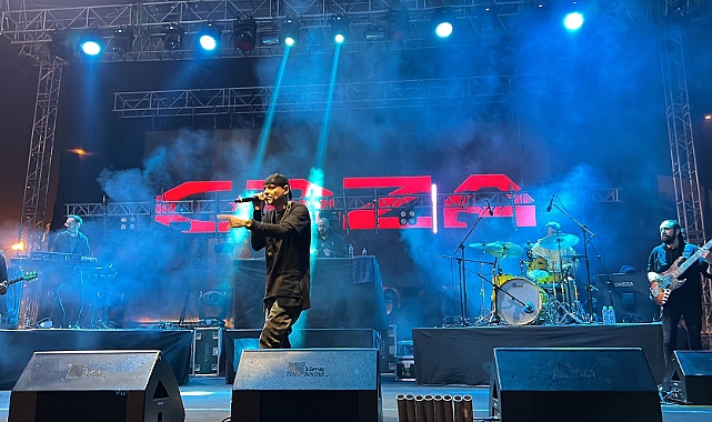 Ceza rüzgarı: On binler muhteşem konserde eğlendi
