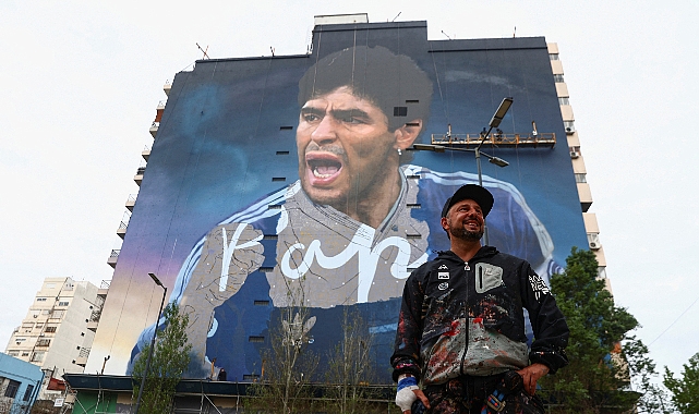Doğum gününe özel dev Maradona resmi