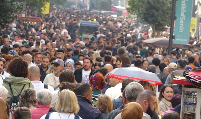 Güneşli havayı fırsat bilenler sokakları doldurdu