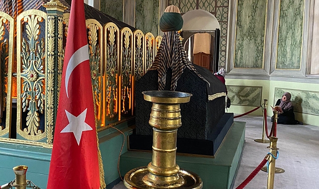 300 yıllık mumlar yerine kondu