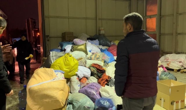 Bursalılar depremzedeler için yardıma koştu