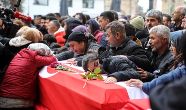 Türkiye'de saatler 04:17'de takılı kaldı