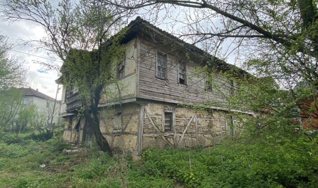 Yıllara meydan okuyan köy evleri