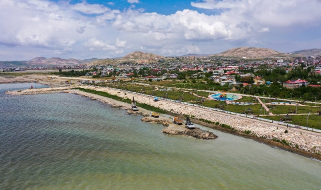 Van Gölü'nden 1 milyon metreküp dip çamuru çıkarıldı