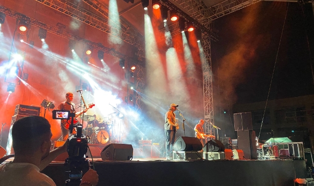 Bursa'daki Duman konseri renkli görüntülere sahne oldu