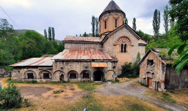Bin yıllık Taş Camii asırlara meydan okuyor