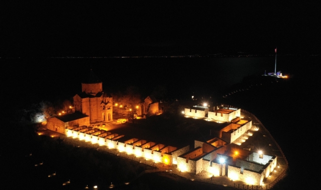 Akdamar Adası yeni görünümüyle göz kamaştırıyor