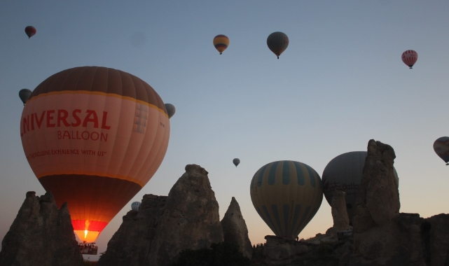 Kapadokya’da görsel şölen kaldığı yerden devam etti