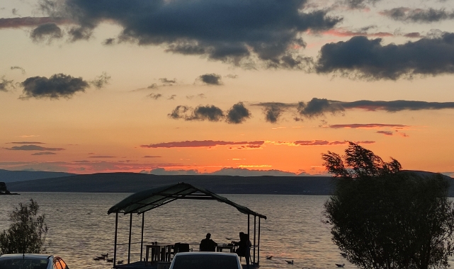 Çıldır Gölü'nde gün batımı