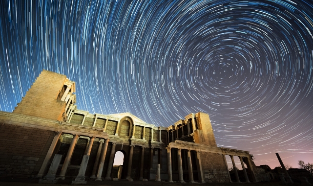 Sardes Antik Kenti, samanyolu ve perseid meteor yağmurunu buluşturdu