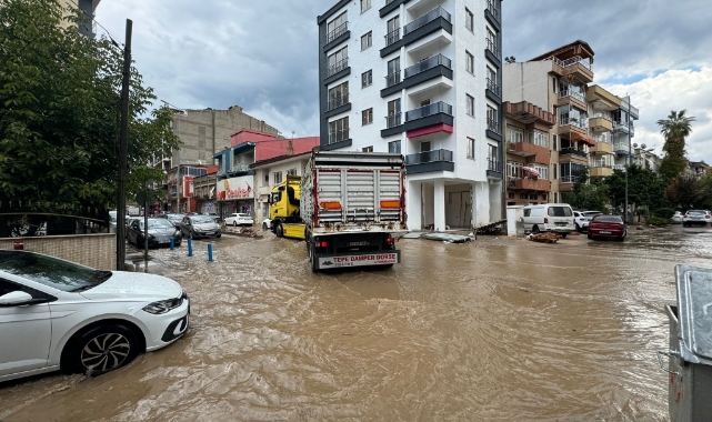 Erdek'te sağanak ve fırtına