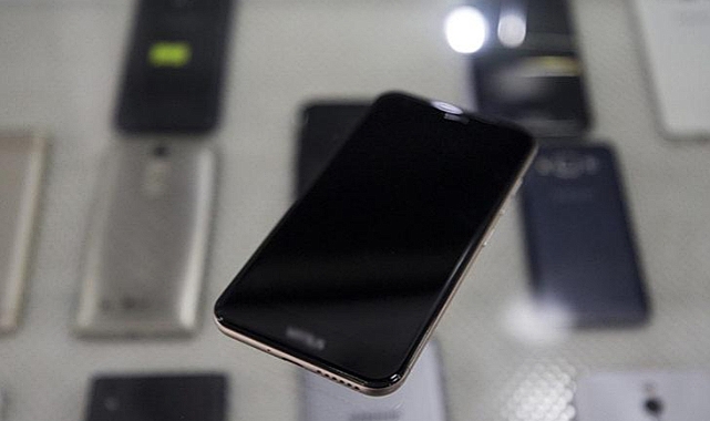 10 kişi adına hat çıkarıp cep telefonu almışlar!