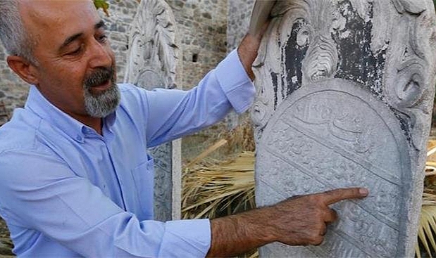 114 yıllık mezar taşından yoksulluk çıktı